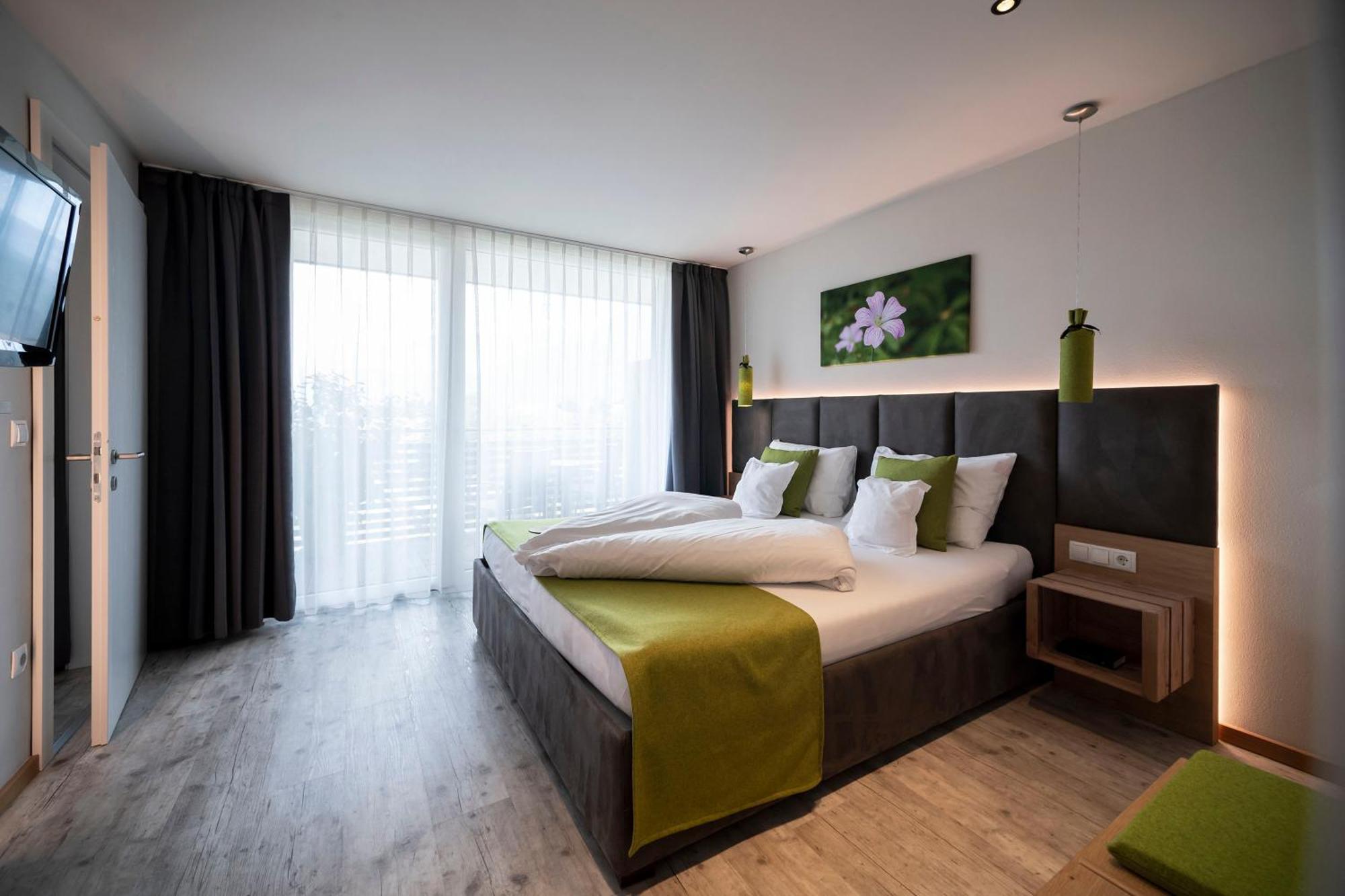 Hotel Pfeiss لانا المظهر الخارجي الصورة