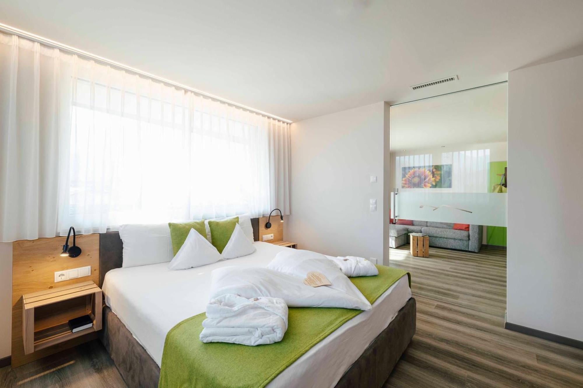 Hotel Pfeiss لانا المظهر الخارجي الصورة